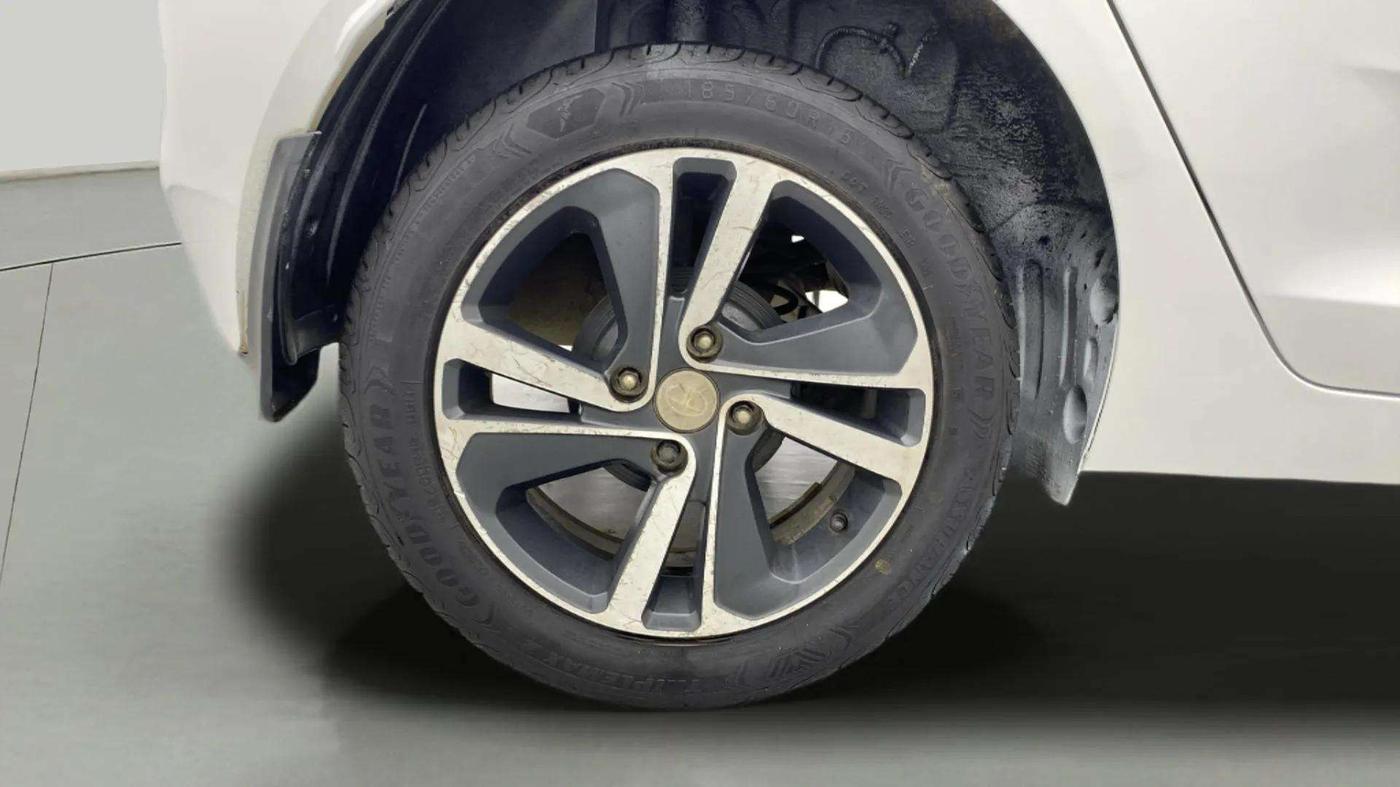 2022 Tata ALTROZ XZ PLUS PETROL, Petrol, Manual, 18,106 km, Right Rear Wheel
