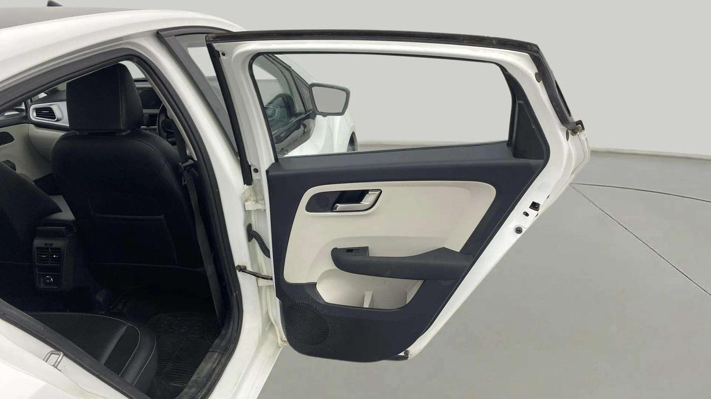 2022 Tata ALTROZ XZ PLUS PETROL, Petrol, Manual, 18,106 km, RHS Rear Door