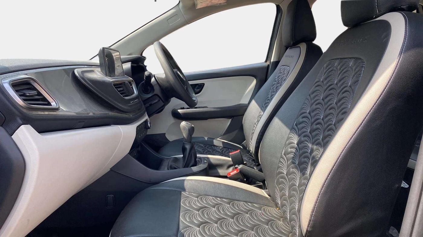 2024 Tata ALTROZ XM PLUS SUNROOF, Petrol, Manual, 3,141 km, Right Side Front Door Cabin