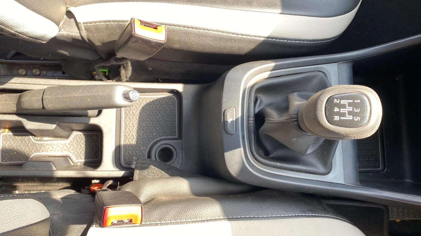 2024 Tata ALTROZ XM PLUS SUNROOF, Petrol, Manual, 3,141 km, Gear Lever