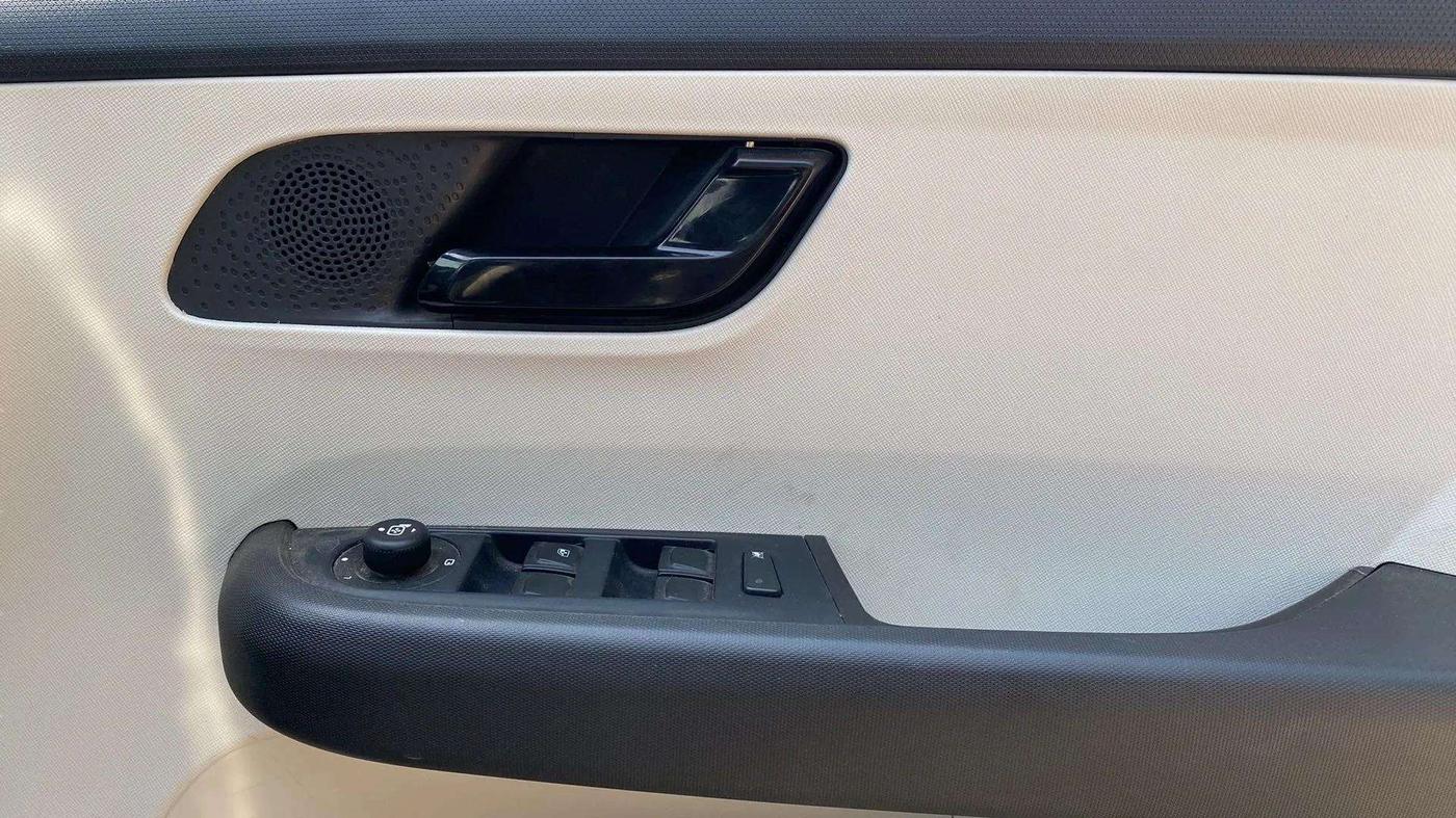 2024 Tata ALTROZ XM PLUS SUNROOF, Petrol, Manual, 3,141 km, Driver Side Door Panels Control