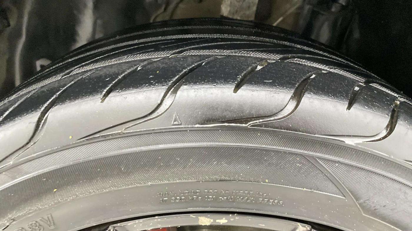 2020 Tata ALTROZ XE PETROL, Petrol, Manual, 59,618 km, Left Front Tyre Tread