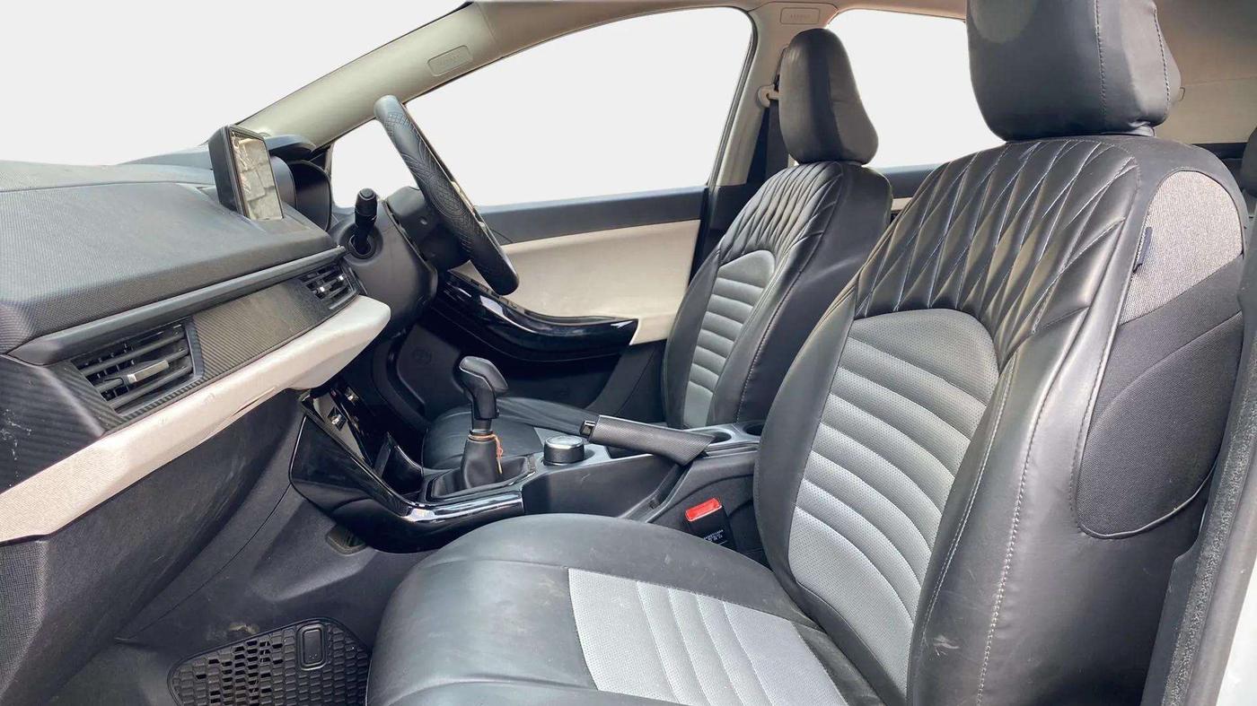 2023 Tata NEXON PURE SUNROOF 1.2 PETROL, Petrol, Manual, 24,847 km, Right Side Front Door Cabin