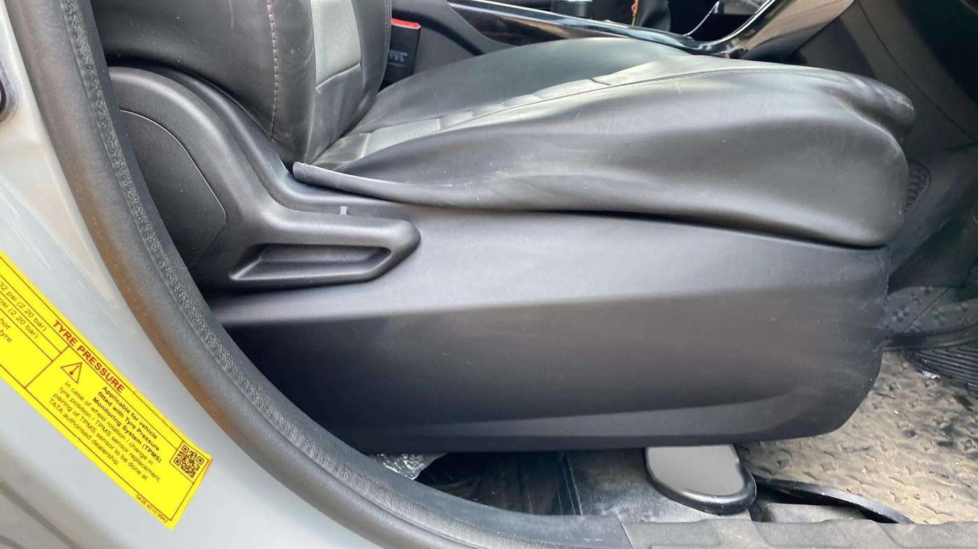2023 Tata NEXON PURE SUNROOF 1.2 PETROL, Petrol, Manual, 24,847 km, Driver Side Adjustment Panel