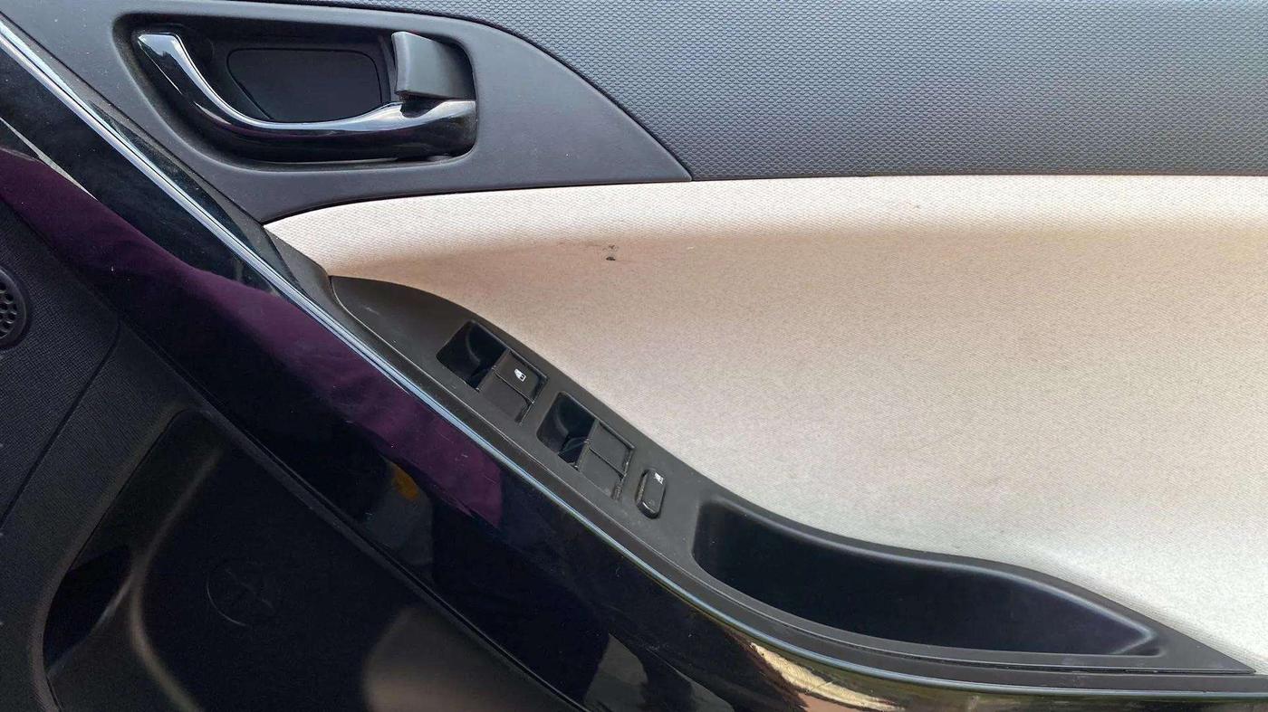 2023 Tata NEXON PURE SUNROOF 1.2 PETROL, Petrol, Manual, 24,847 km, Driver Side Door Panels Control