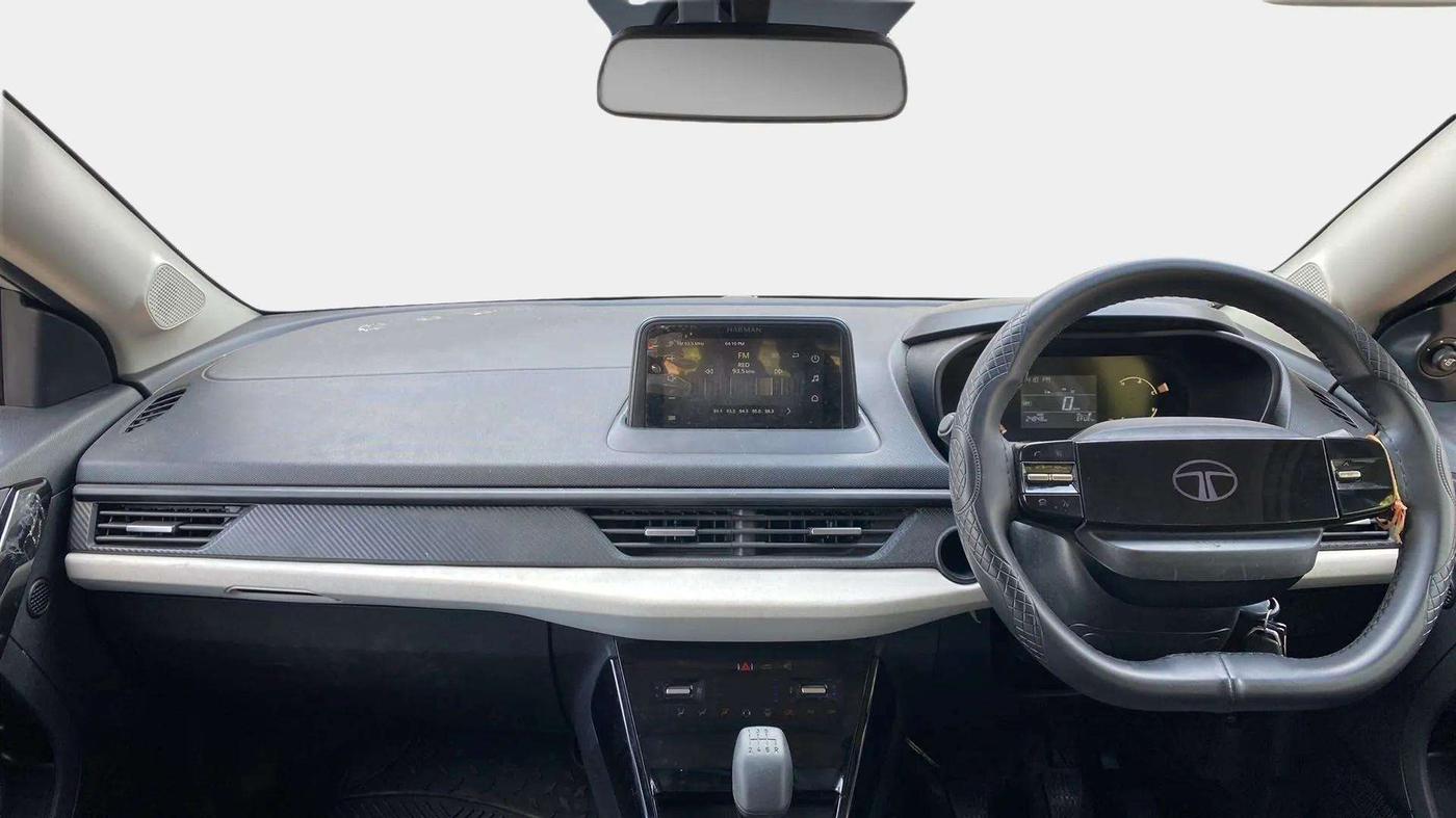 2023 Tata NEXON PURE SUNROOF 1.2 PETROL, Petrol, Manual, 24,847 km, Dashboard