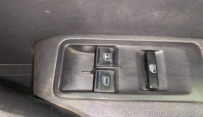 2019 Volkswagen Polo COMFORTLINE 1.0L MPI, Petrol, Manual, 46,496 km, Right front window switch / handle - Power window makes minor noise