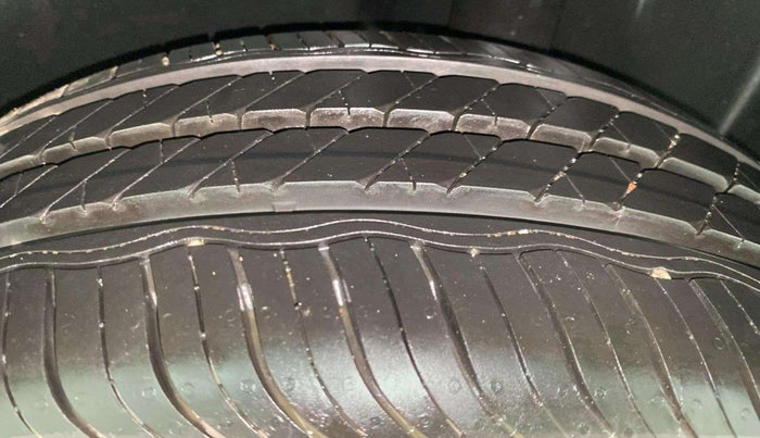 2019 Volkswagen Polo COMFORTLINE 1.0L MPI, Petrol, Manual, 46,496 km, Left Rear Tyre Tread