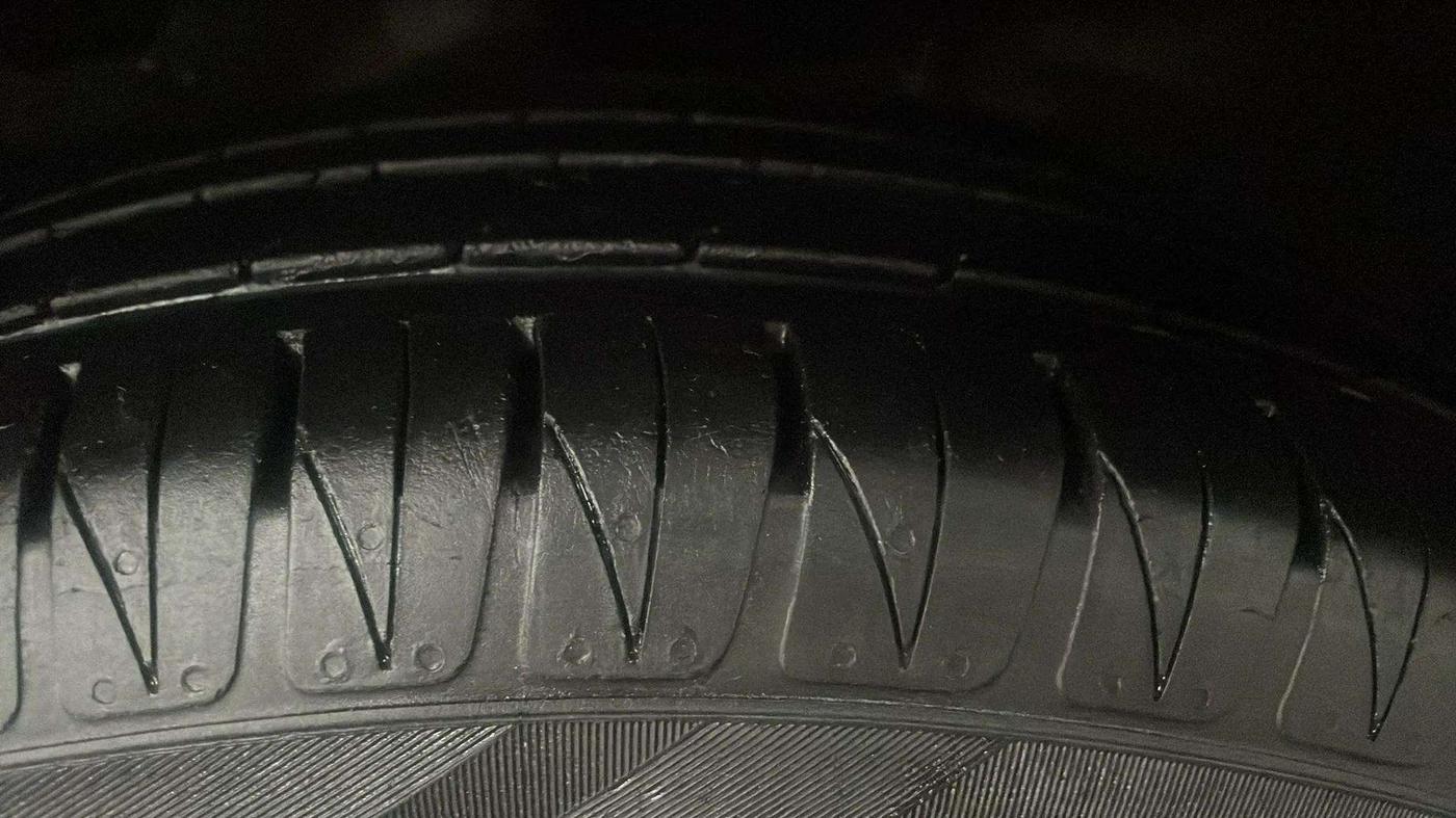 2020 Hyundai AURA SX PLUS 1.2 AMT, Petrol, Automatic, 52,325 km, Right Front Tyre Tread