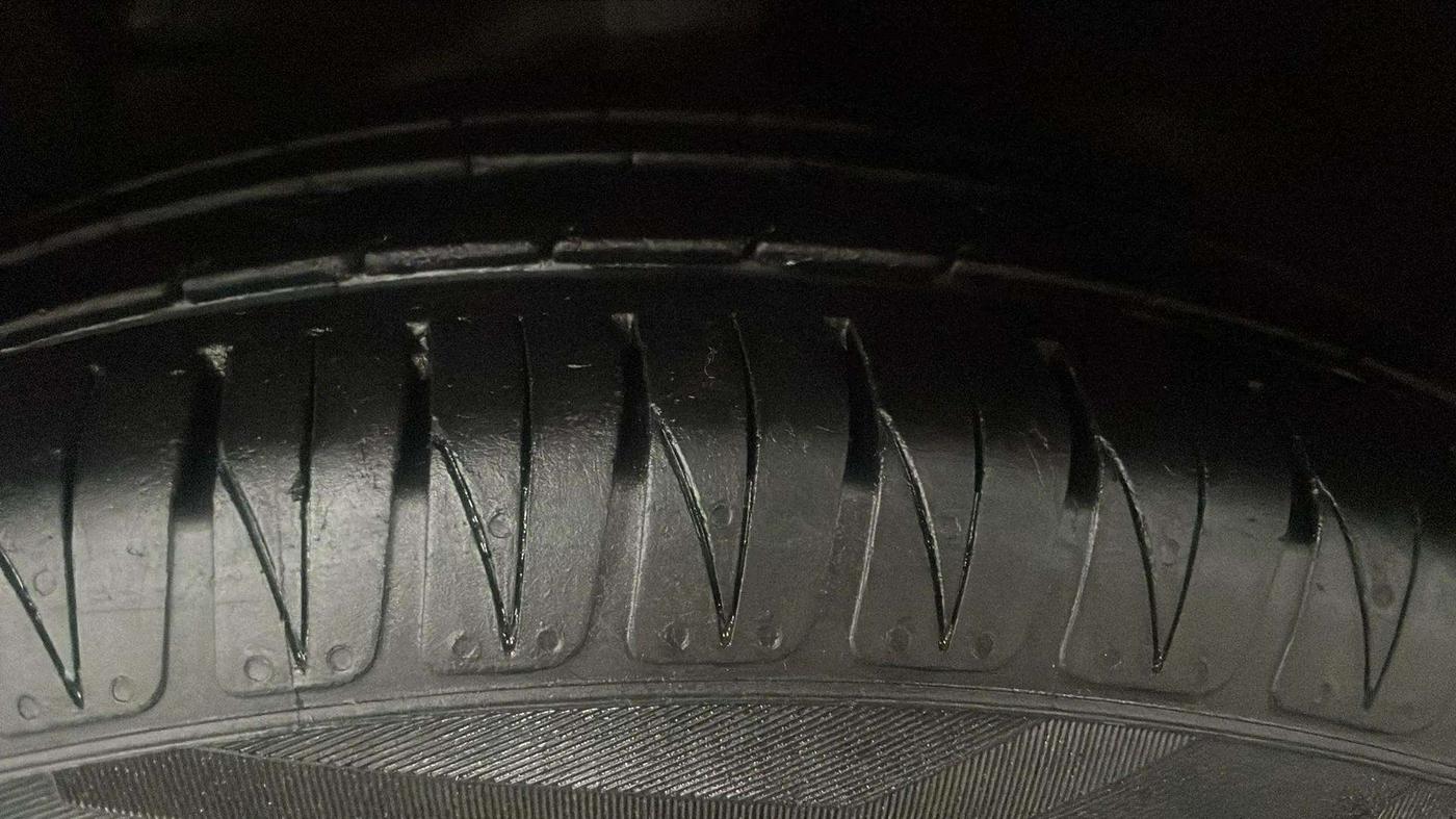 2020 Hyundai AURA SX PLUS 1.2 AMT, Petrol, Automatic, 52,325 km, Right Rear Tyre Tread