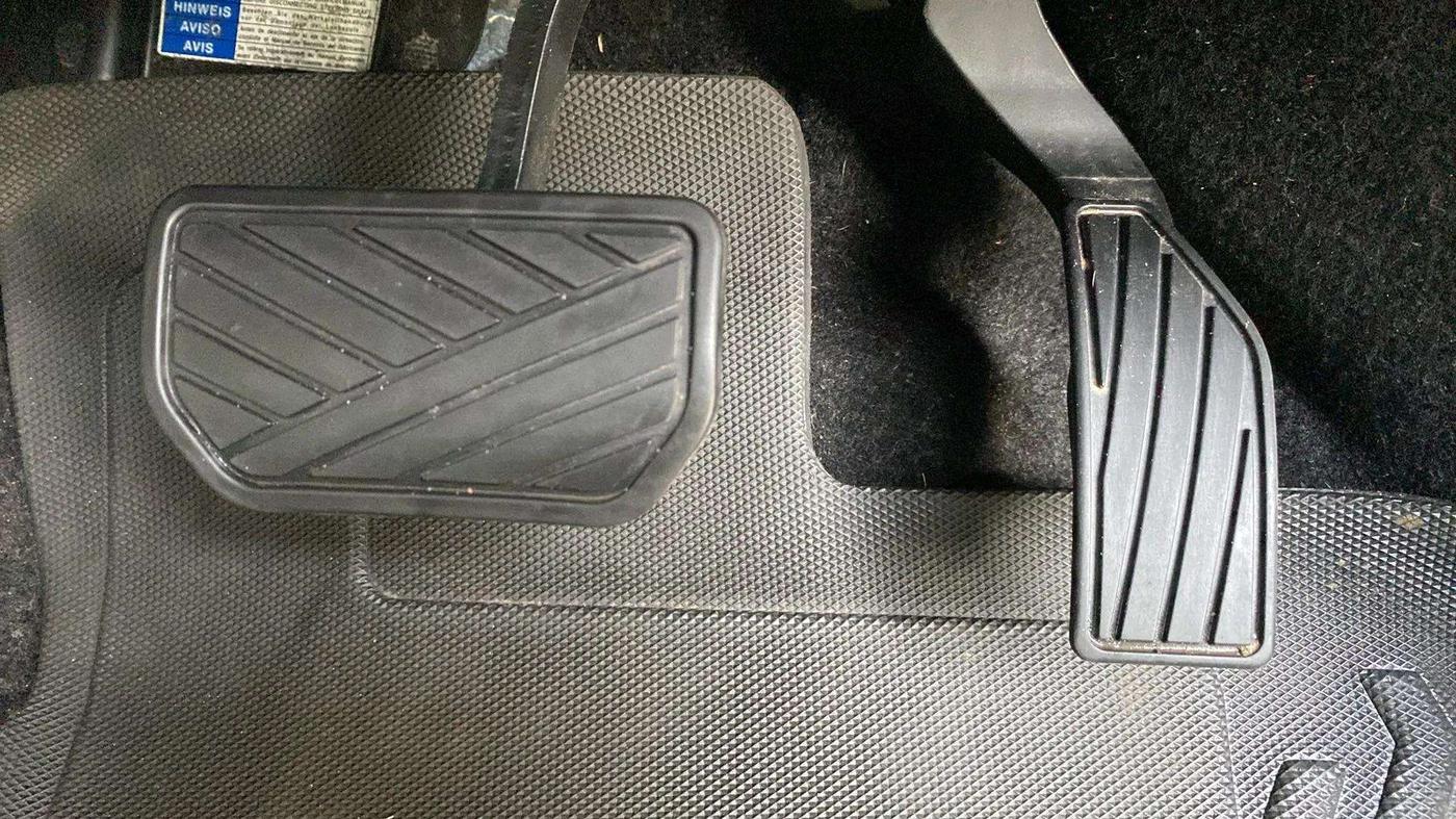 2022 Maruti BREZZA ZXI + AT SMART HYBRID, Petrol, Automatic, 26,636 km, Pedals