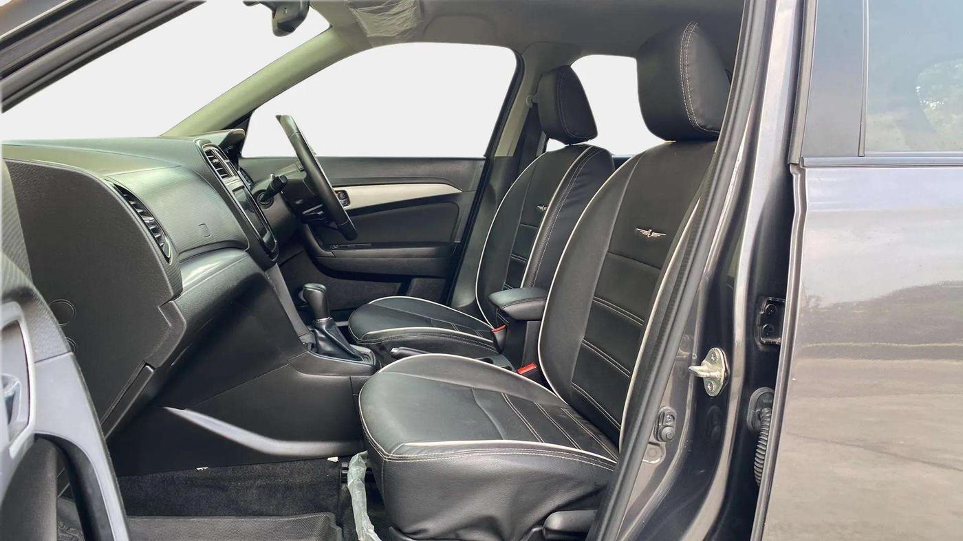 2022 Maruti BREZZA ZXI + AT SMART HYBRID, Petrol, Automatic, 26,636 km, Right Side Front Door Cabin