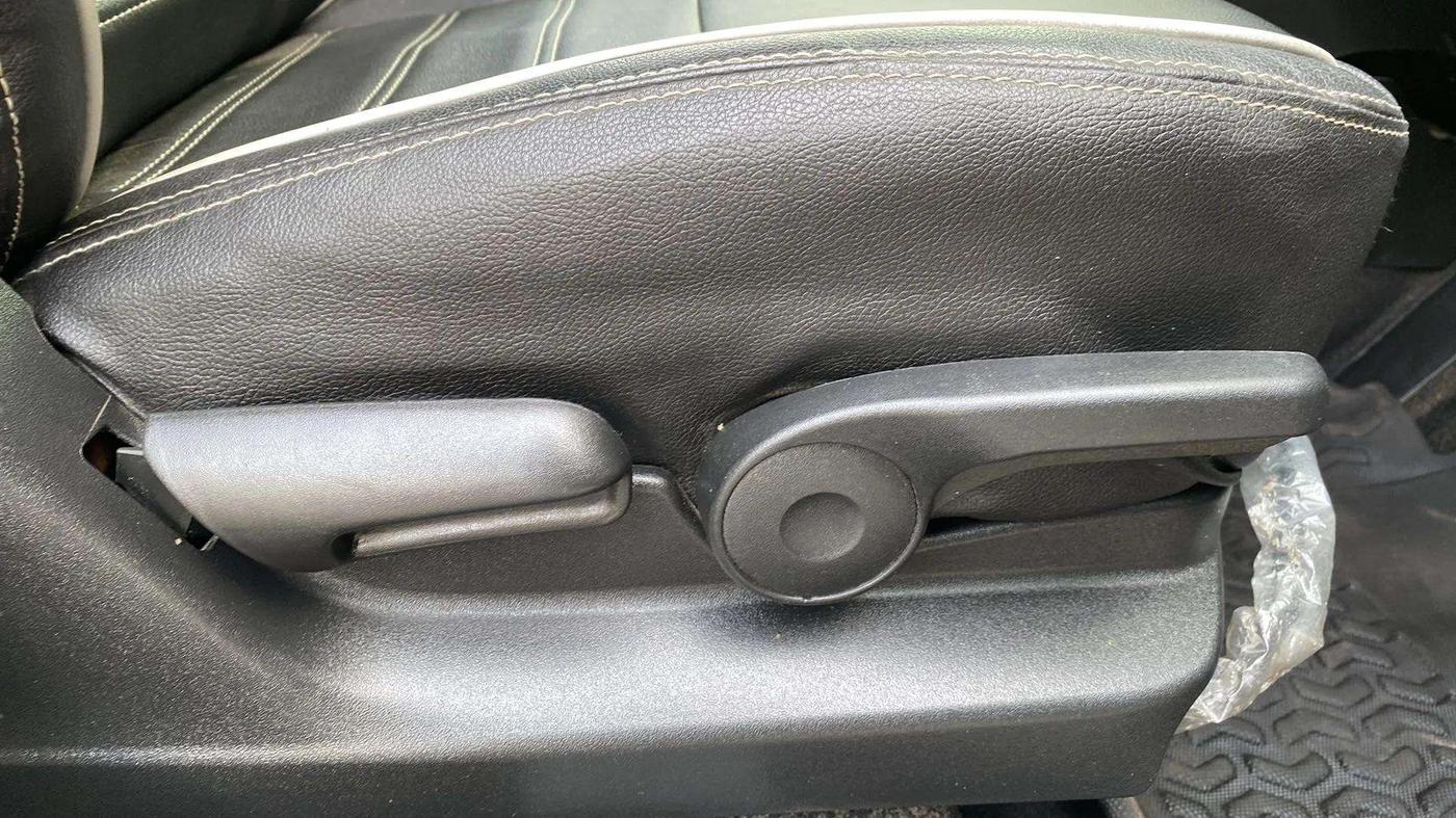 2022 Maruti BREZZA ZXI + AT SMART HYBRID, Petrol, Automatic, 26,636 km, Driver Side Adjustment Panel