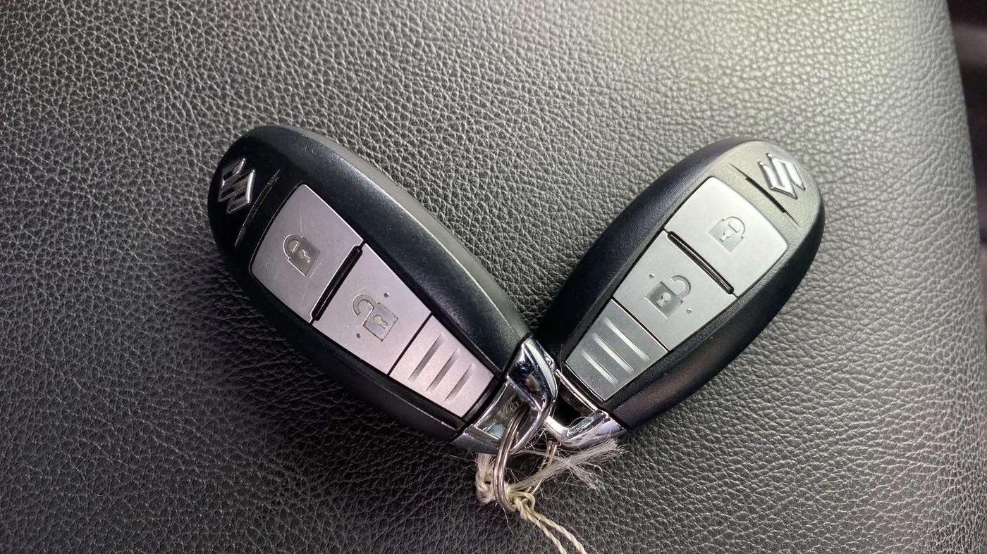 2022 Maruti BREZZA ZXI + AT SMART HYBRID, Petrol, Automatic, 26,636 km, Key Close Up