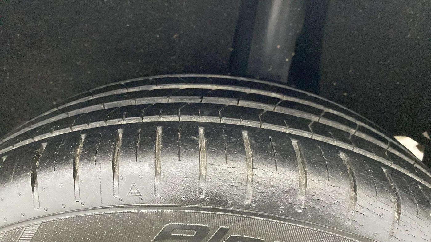 2020 Maruti Baleno ZETA PETROL 1.2, Petrol, Manual, 29,114 km, Left Rear Tyre Tread