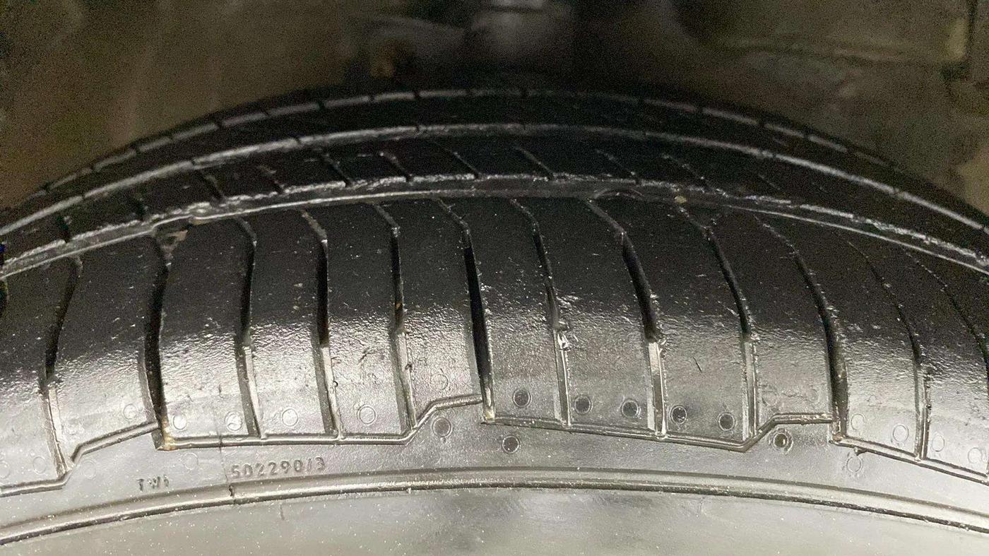 2015 Maruti Celerio VXI, Petrol, Manual, 92,850 km, Right Front Tyre Tread