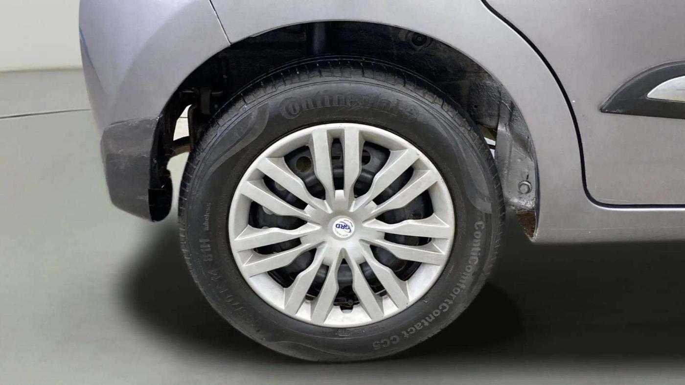 2015 Maruti Celerio VXI, Petrol, Manual, 92,850 km, Right Rear Wheel