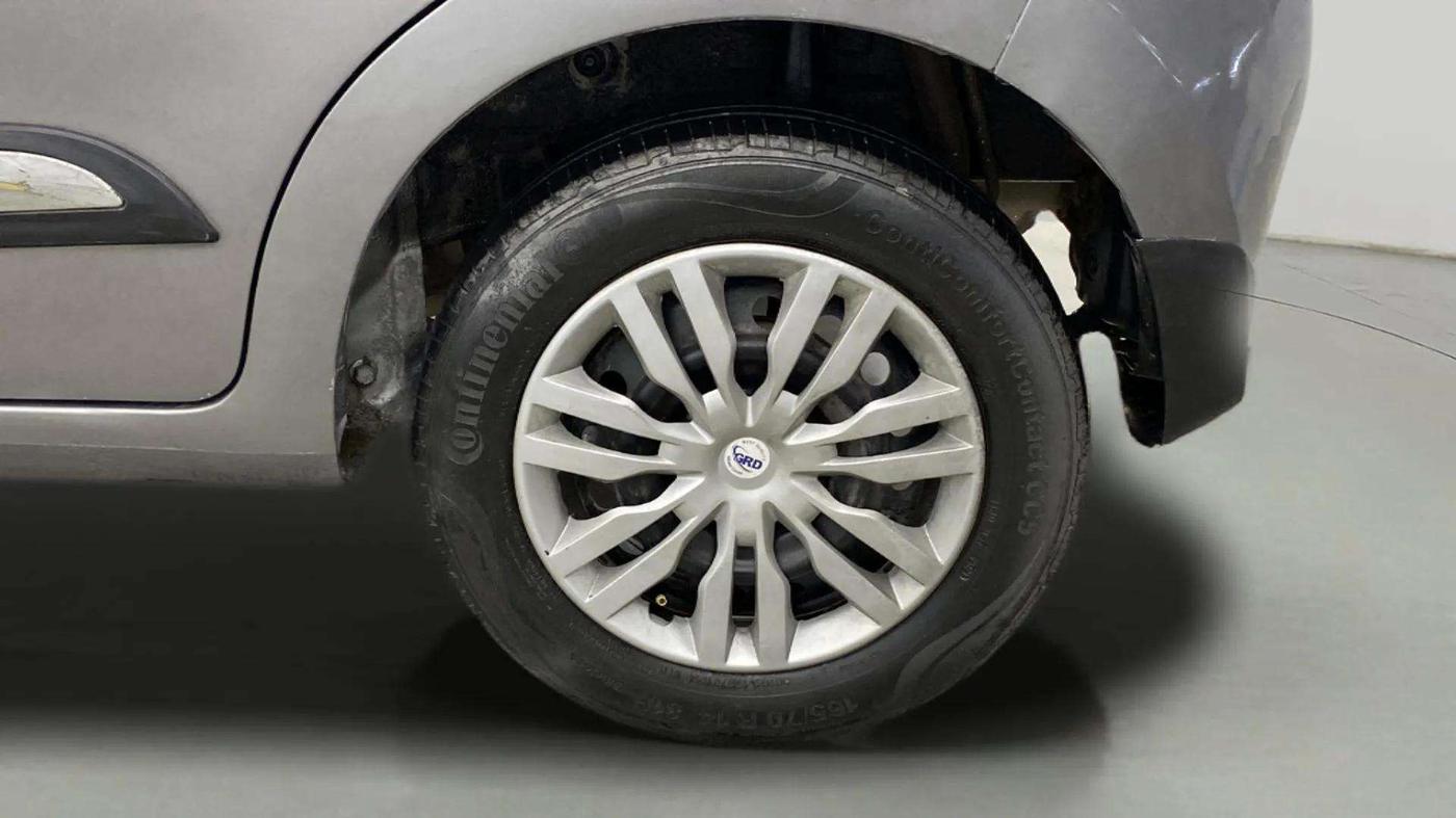 2015 Maruti Celerio VXI, Petrol, Manual, 92,850 km, Left Rear Wheel