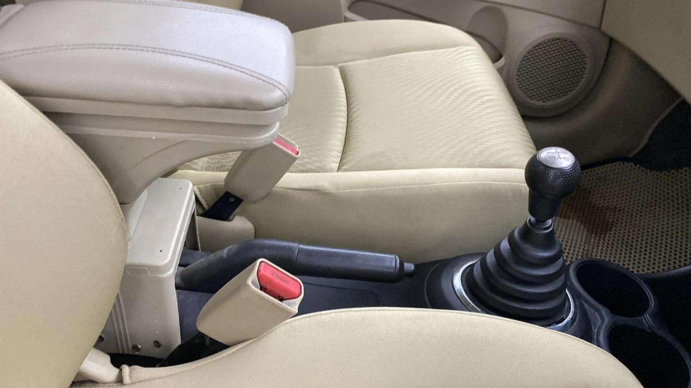 2014 Honda Amaze 1.2L I-VTEC S, Petrol, Manual, 86,010 km, Gear Lever
