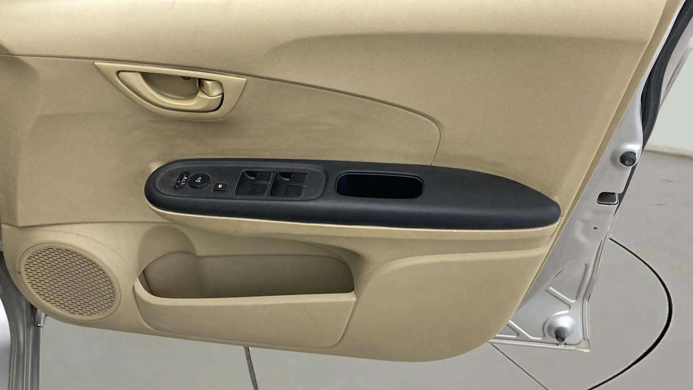 2014 Honda Amaze 1.2L I-VTEC S, Petrol, Manual, 86,010 km, Driver Side Door Panels Control