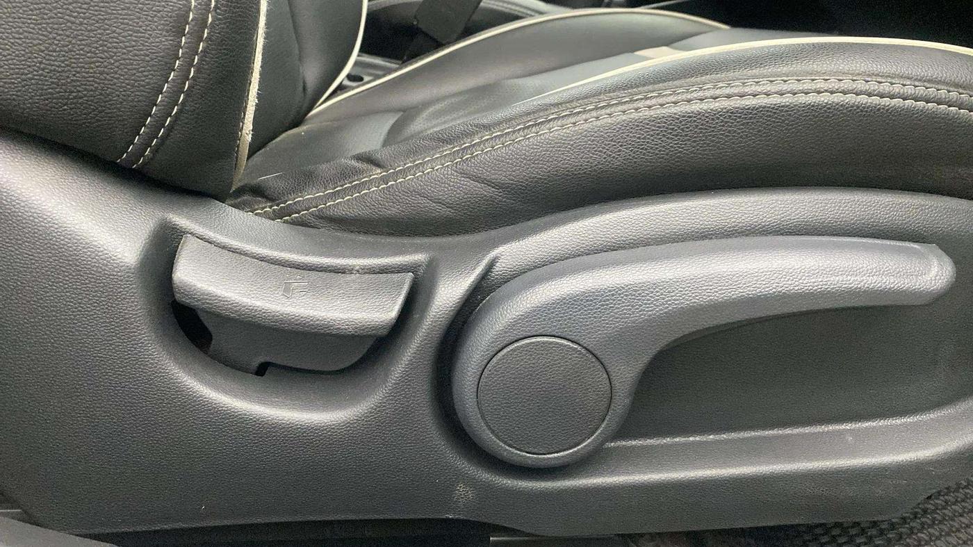 2019 Hyundai Elite i20 ASTA (O) CVT, Petrol, Automatic, 62,284 km, Driver Side Adjustment Panel