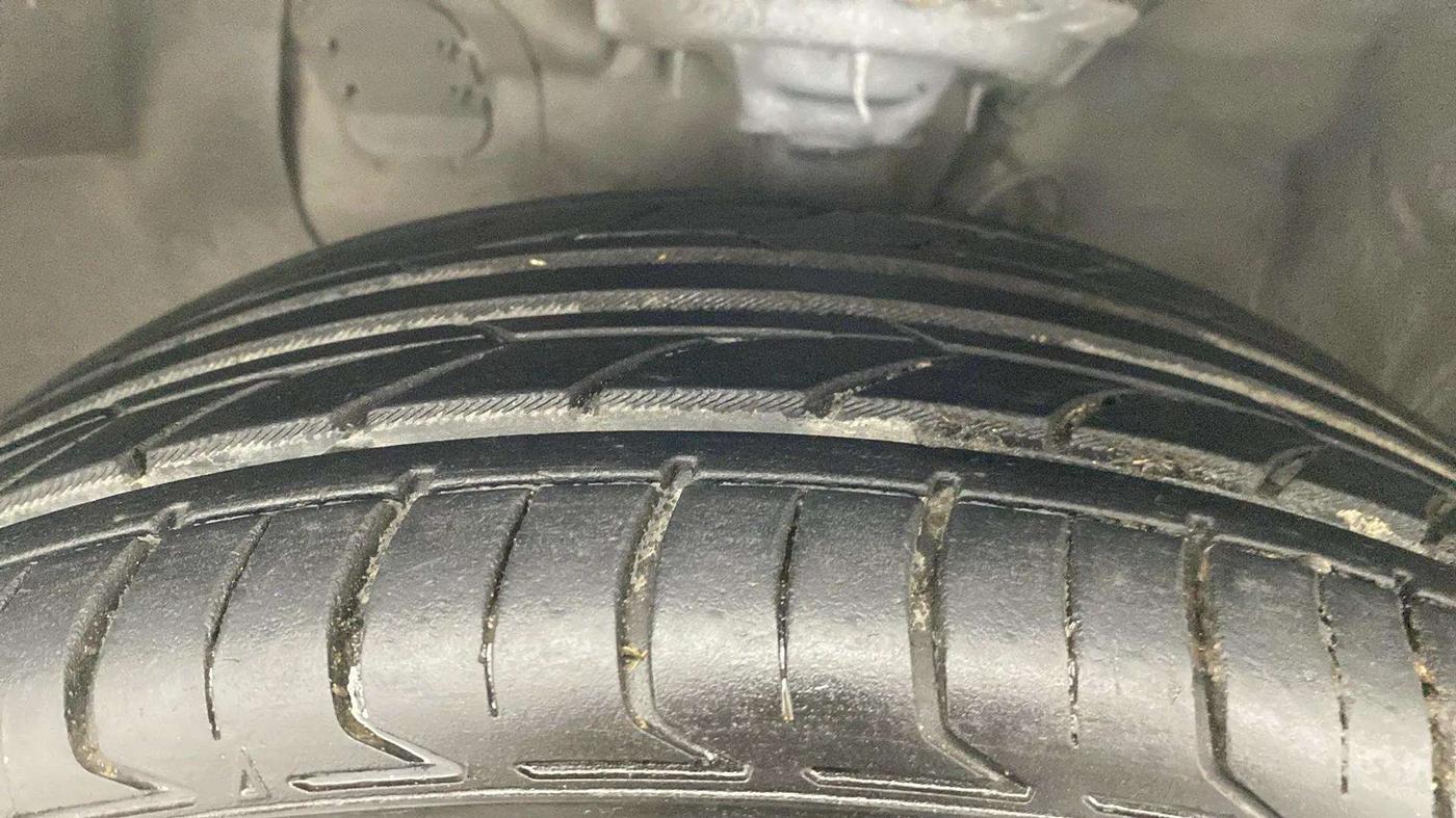 2019 Hyundai Elite i20 ASTA (O) CVT, Petrol, Automatic, 62,284 km, Left Front Tyre Tread