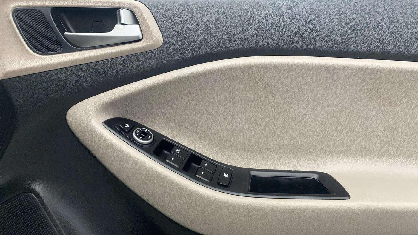 2019 Hyundai Elite i20 ASTA (O) CVT, Petrol, Automatic, 62,284 km, Driver Side Door Panels Control