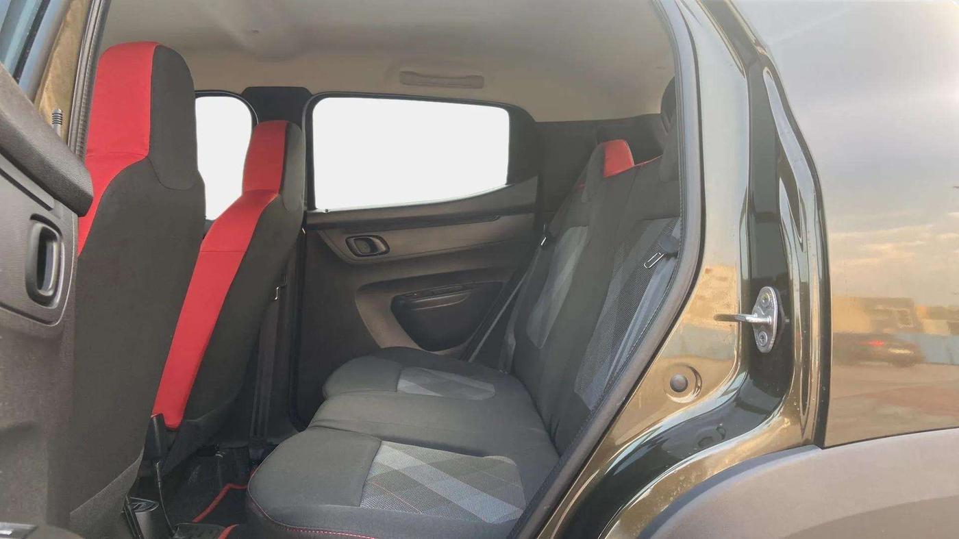 2024 Renault Kwid RXT 1.0, Petrol, Manual, 789 km, Right Side Rear Door Cabin