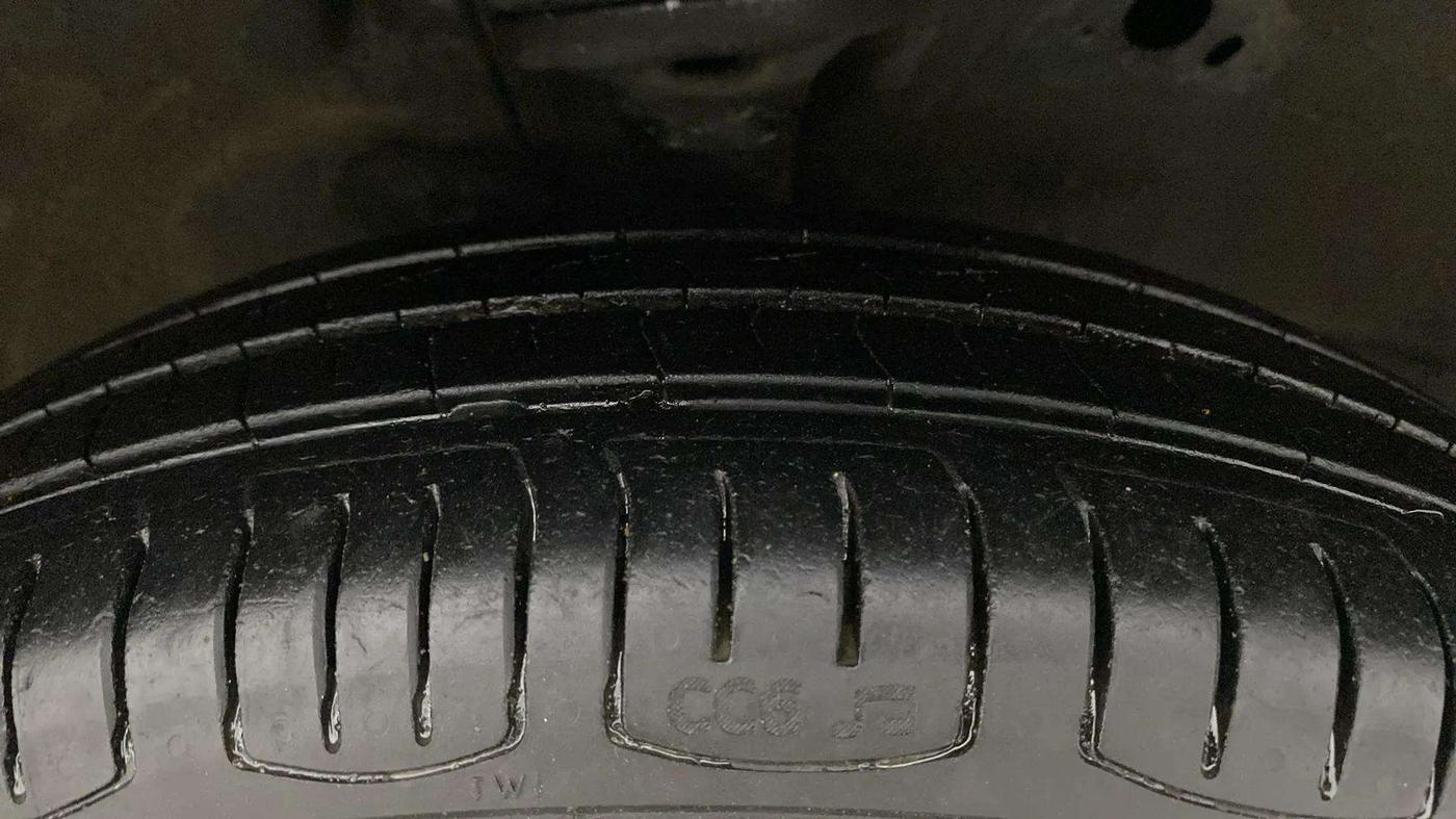 2018 Maruti Wagon R 1.0 LXI CNG (O), CNG, Manual, 68,787 km, Right Front Tyre Tread