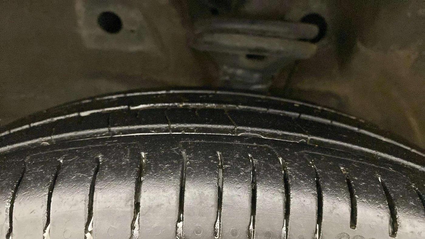 2018 Maruti Wagon R 1.0 LXI CNG (O), CNG, Manual, 68,787 km, Left Rear Tyre Tread