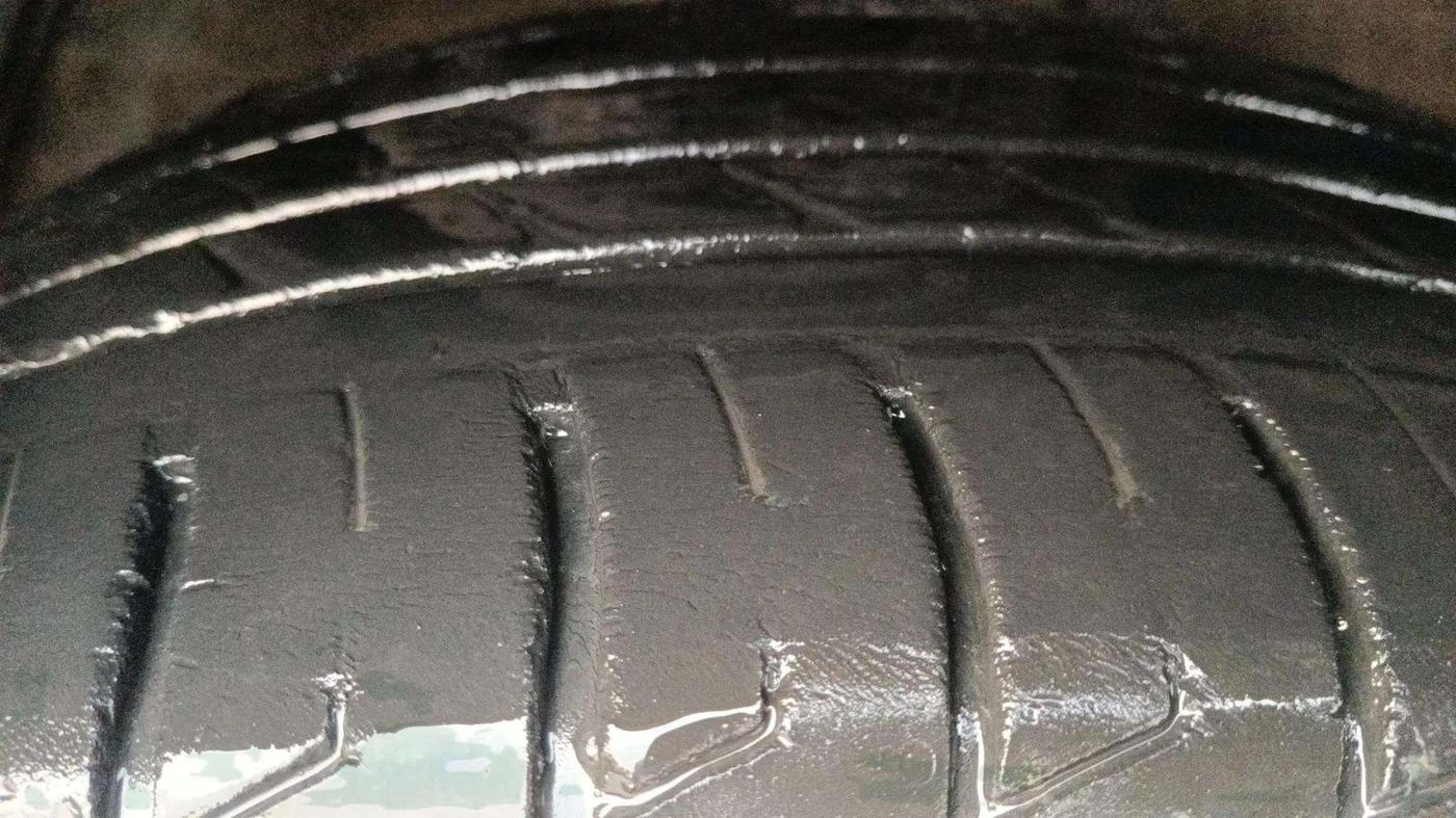 2016 Toyota Camry HYBRID, Hybrid, Automatic, 69,246 km, Right Front Tyre Tread
