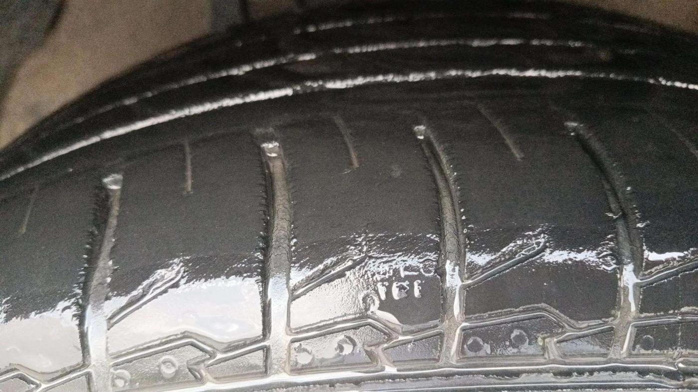 2016 Toyota Camry HYBRID, Hybrid, Automatic, 69,246 km, Left Front Tyre Tread