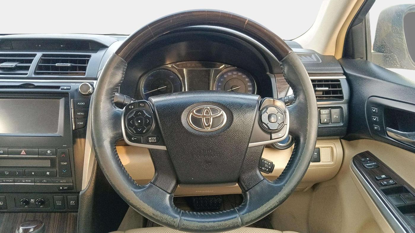 2016 Toyota Camry HYBRID, Hybrid, Automatic, 69,246 km, Steering Wheel Close Up
