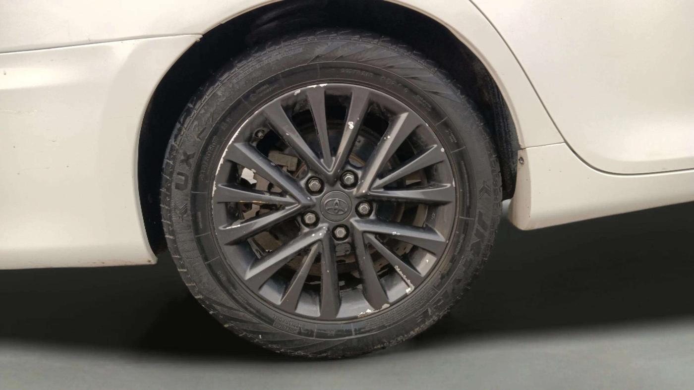 2016 Toyota Camry HYBRID, Hybrid, Automatic, 69,246 km, Right Rear Wheel