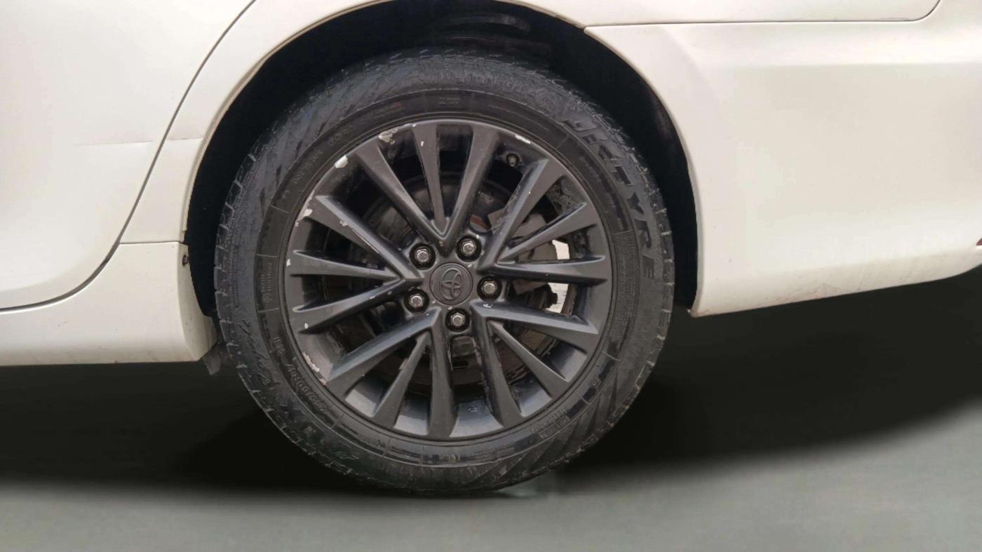 2016 Toyota Camry HYBRID, Hybrid, Automatic, 69,246 km, Left Rear Wheel