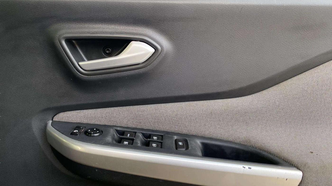 2021 Nissan MAGNITE XV MT, Petrol, Manual, 33,200 km, Driver Side Door Panels Control