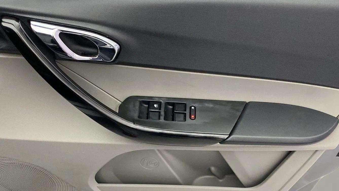2018 Tata Tiago XZA PETROL, Petrol, Automatic, 88,434 km, Driver Side Door Panels Control