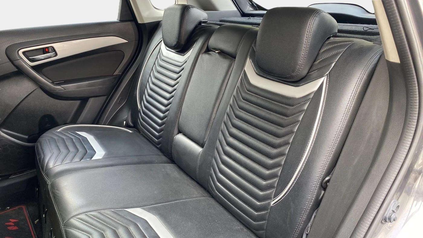 2020 Maruti Vitara Brezza ZXI, Petrol, Manual, 80,663 km, Right Side Rear Door Cabin