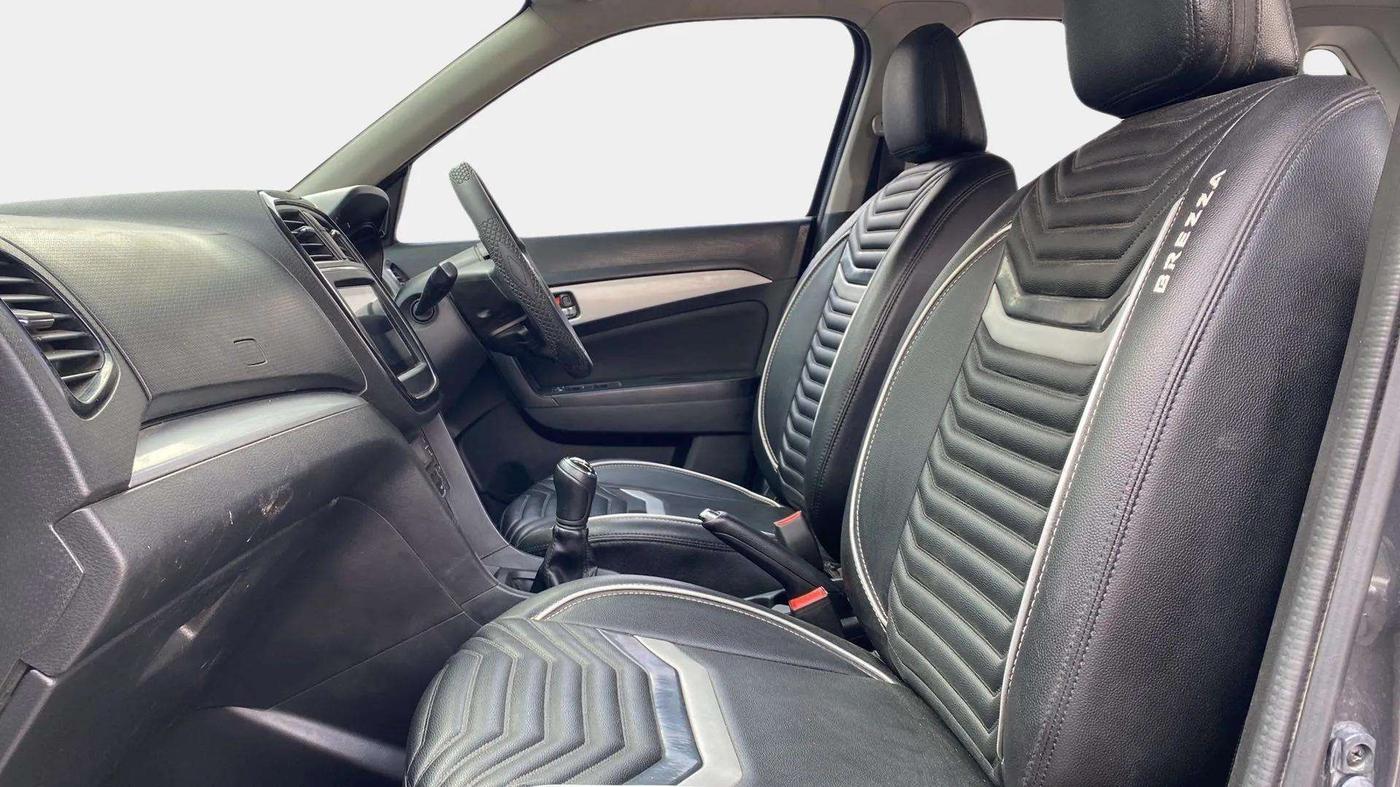 2020 Maruti Vitara Brezza ZXI, Petrol, Manual, 80,663 km, Right Side Front Door Cabin