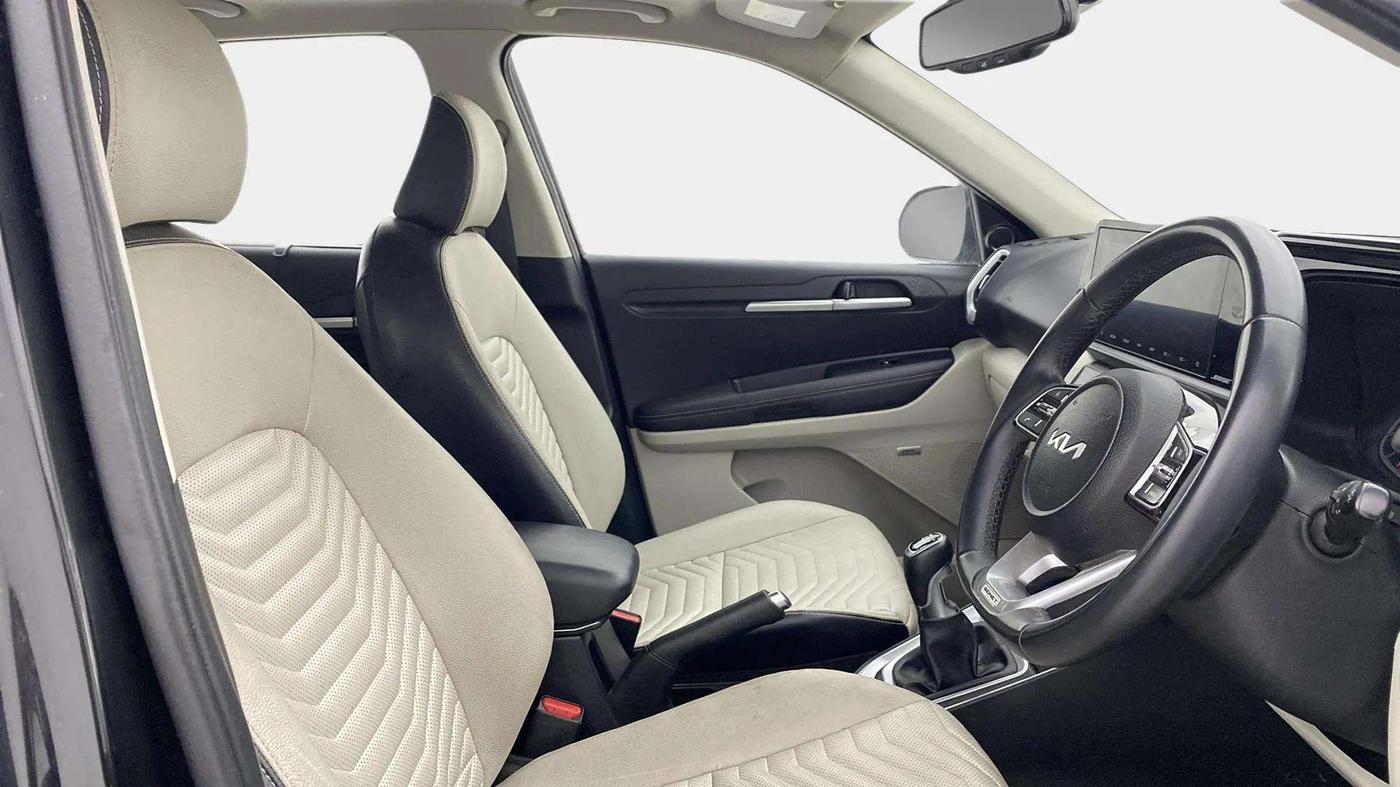 2022 KIA SONET HTX PLUS 1.5, Diesel, Manual, 41,921 km, Right Side Front Door Cabin