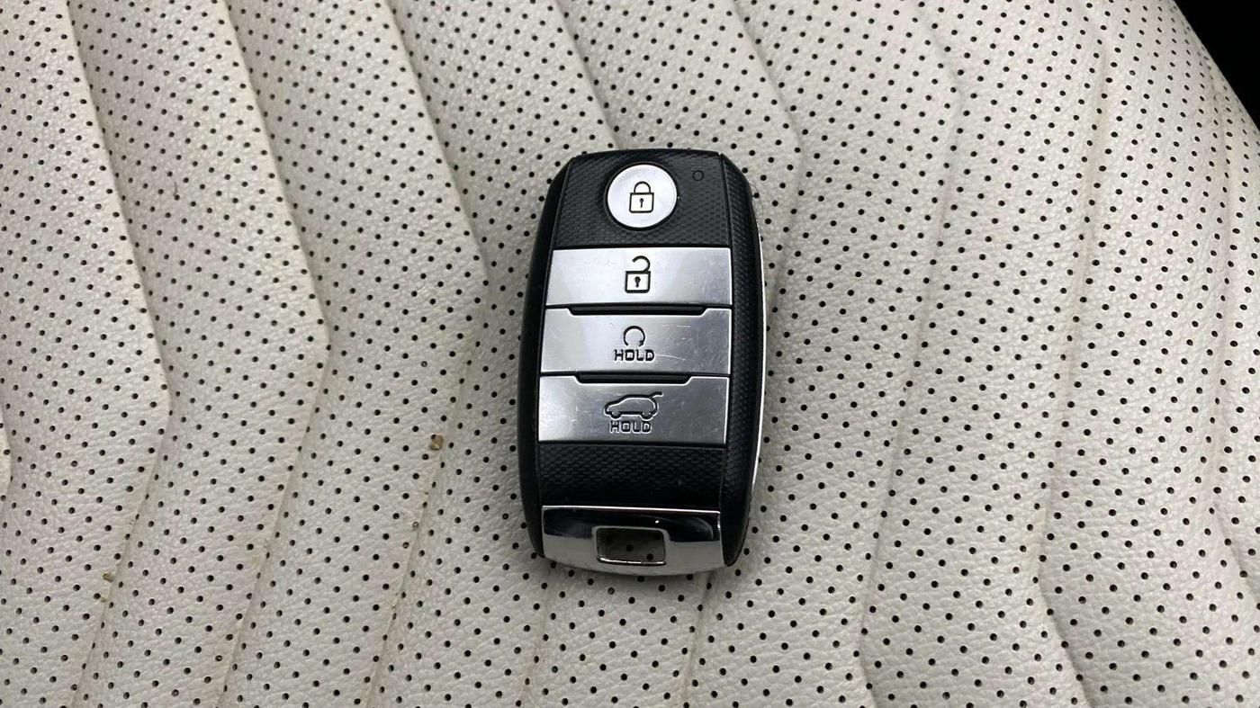 2022 KIA SONET HTX PLUS 1.5, Diesel, Manual, 41,921 km, Key Close Up