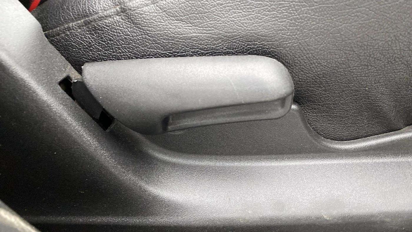 2016 Maruti Vitara Brezza LDI (O), Diesel, Manual, 86,842 km, Driver Side Adjustment Panel