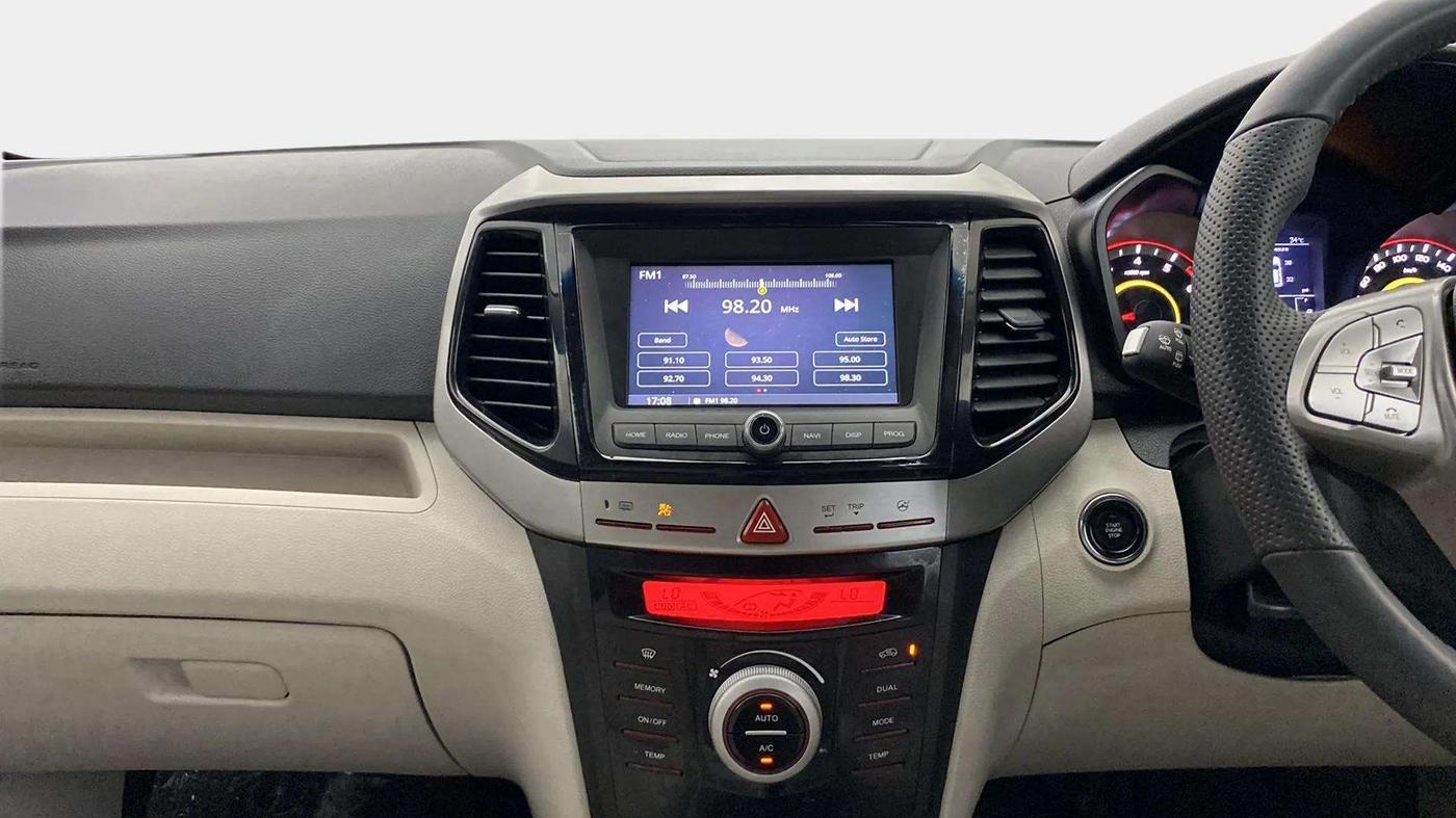 2022 Mahindra XUV300 W8 (O) 1.2 PETROL AMT, Petrol, Automatic, 6,079 km, Air Conditioner