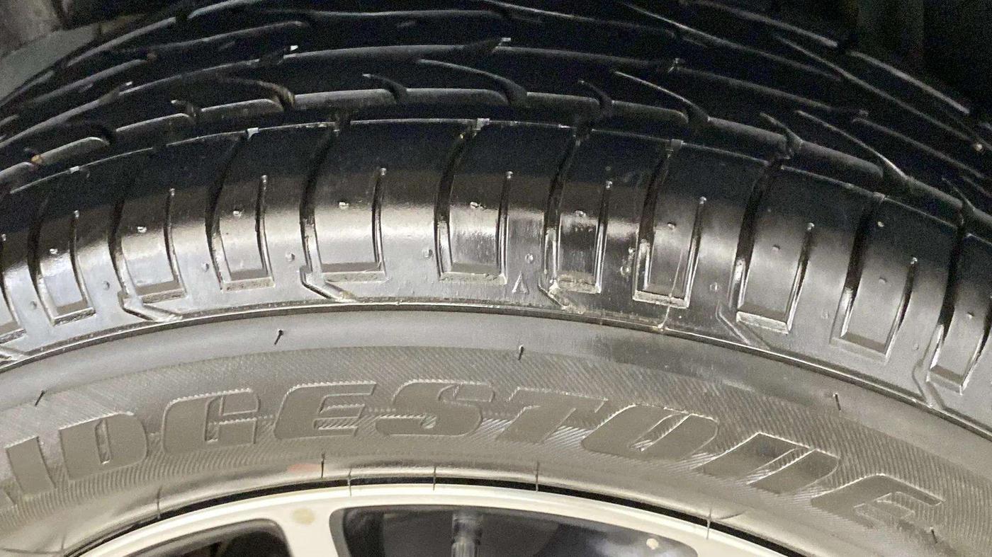 2022 Mahindra XUV300 W8 (O) 1.2 PETROL AMT, Petrol, Automatic, 6,079 km, Left Front Tyre Tread