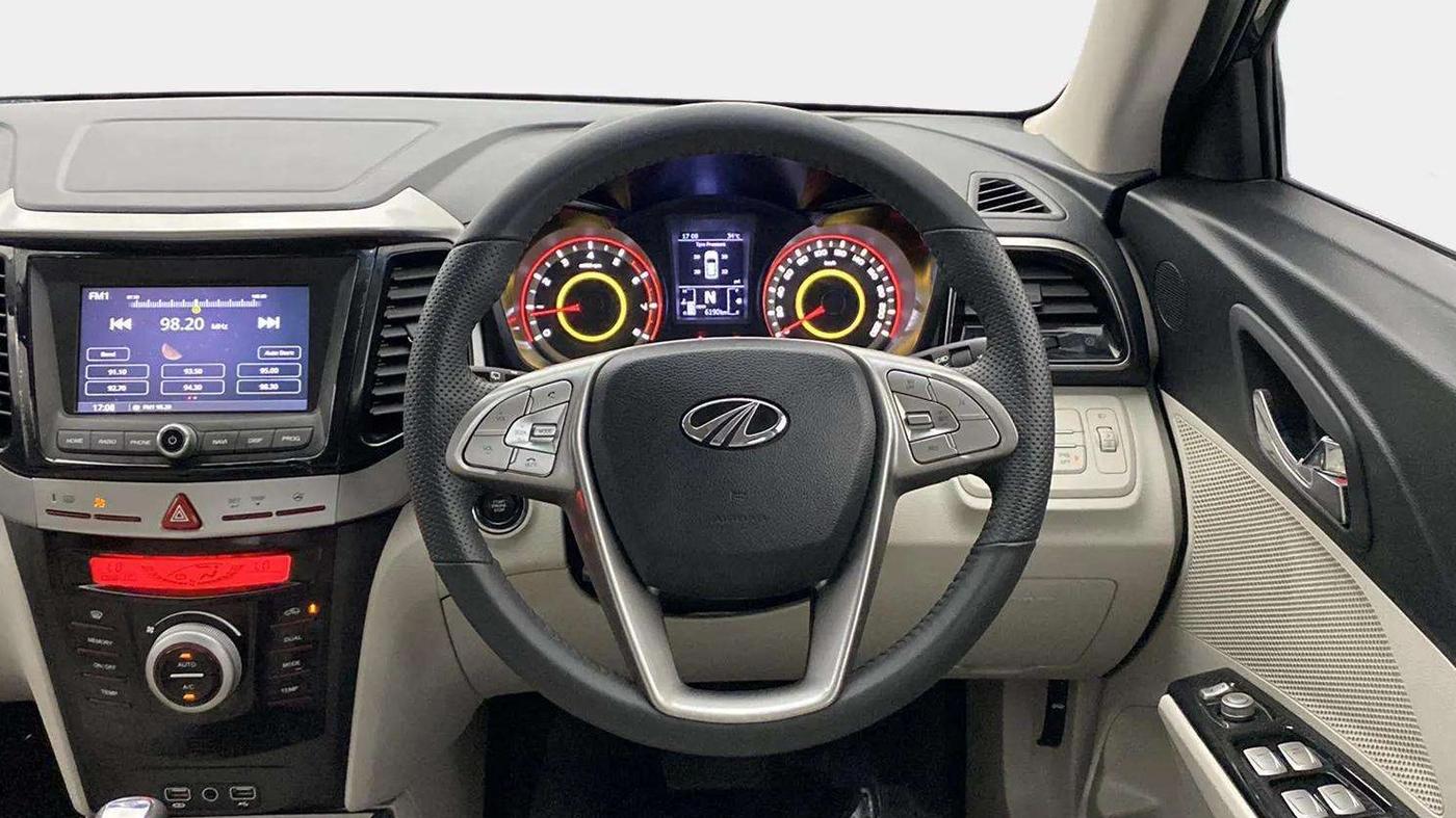 2022 Mahindra XUV300 W8 (O) 1.2 PETROL AMT, Petrol, Automatic, 6,079 km, Steering Wheel Close Up