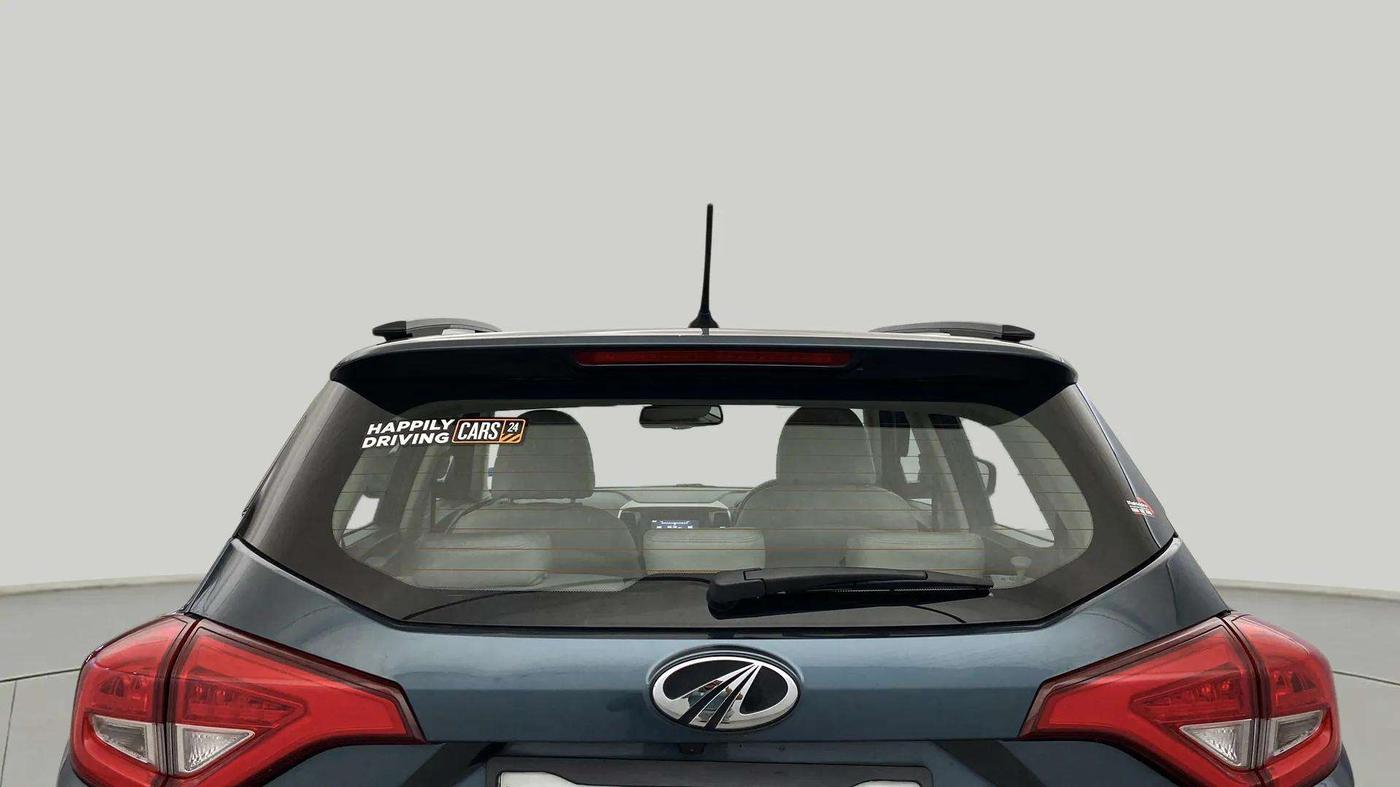 2022 Mahindra XUV300 W8 (O) 1.2 PETROL AMT, Petrol, Automatic, 6,079 km, Rear Windshield