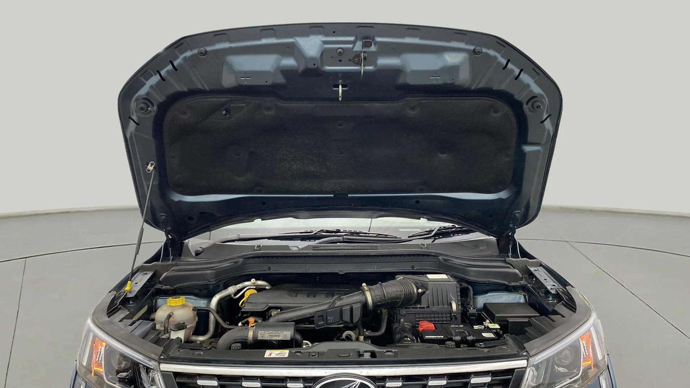 2022 Mahindra XUV300 W8 (O) 1.2 PETROL AMT, Petrol, Automatic, 6,079 km, Open Bonet