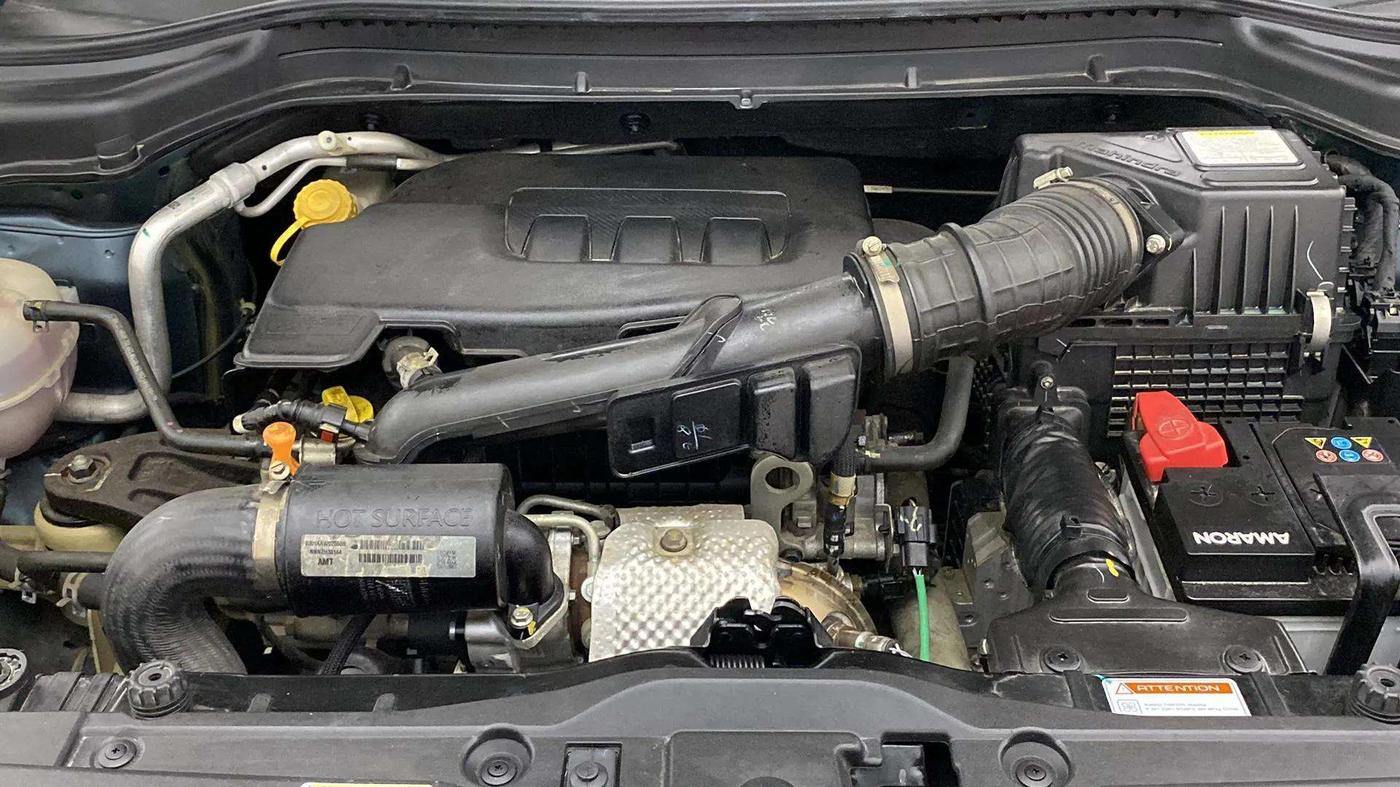 2022 Mahindra XUV300 W8 (O) 1.2 PETROL AMT, Petrol, Automatic, 6,079 km, Engine View