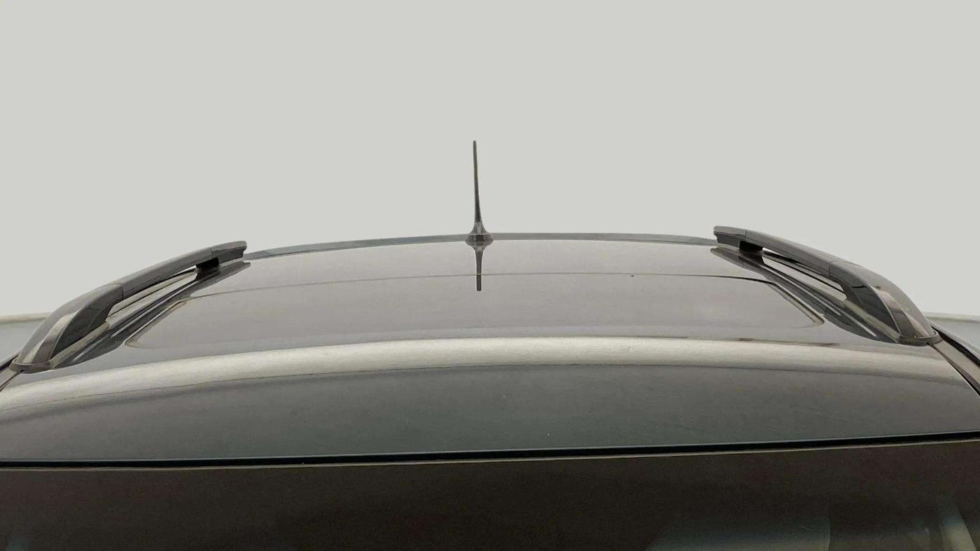 2022 Mahindra XUV300 W8 (O) 1.2 PETROL AMT, Petrol, Automatic, 6,079 km, Moonroof/ Sunroof