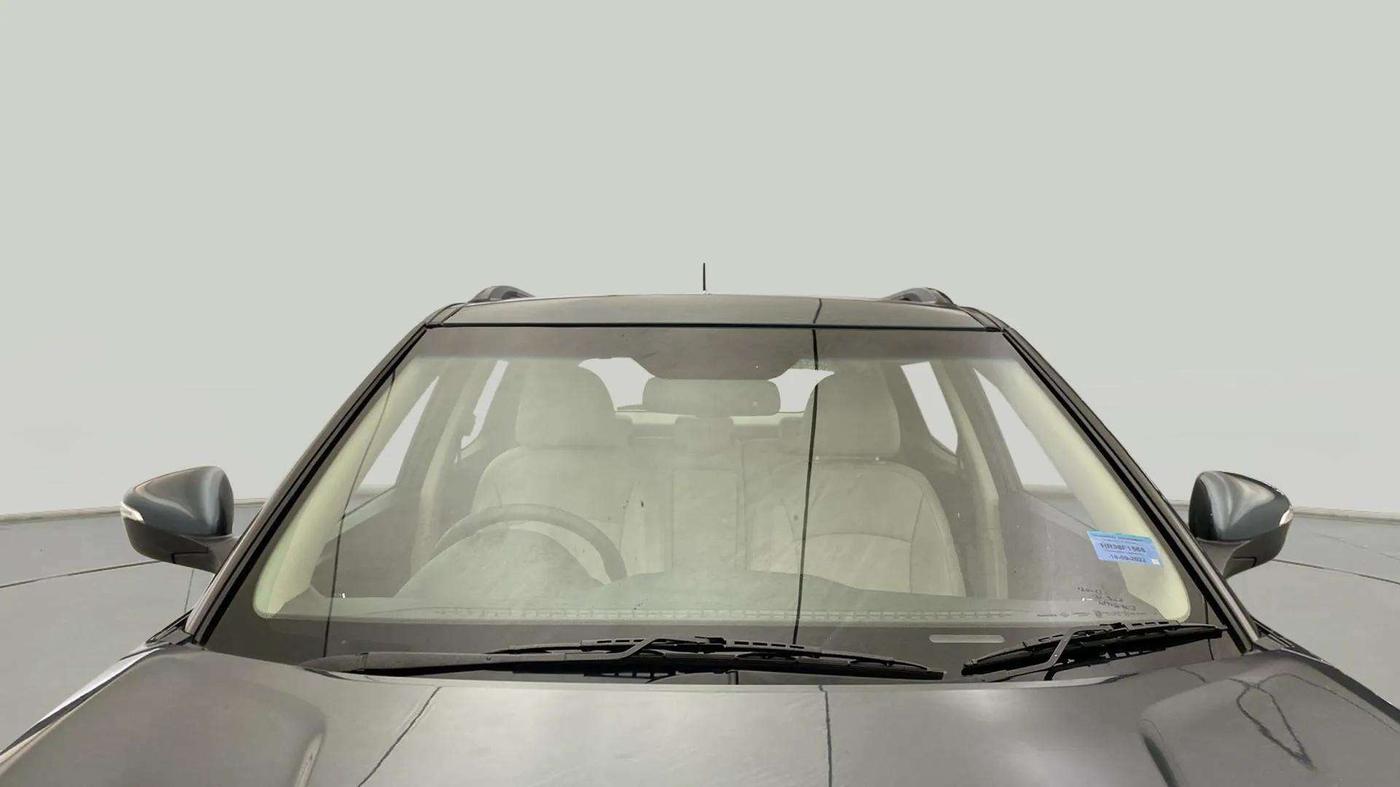 2022 Mahindra XUV300 W8 (O) 1.2 PETROL AMT, Petrol, Automatic, 6,079 km, Front Windshield